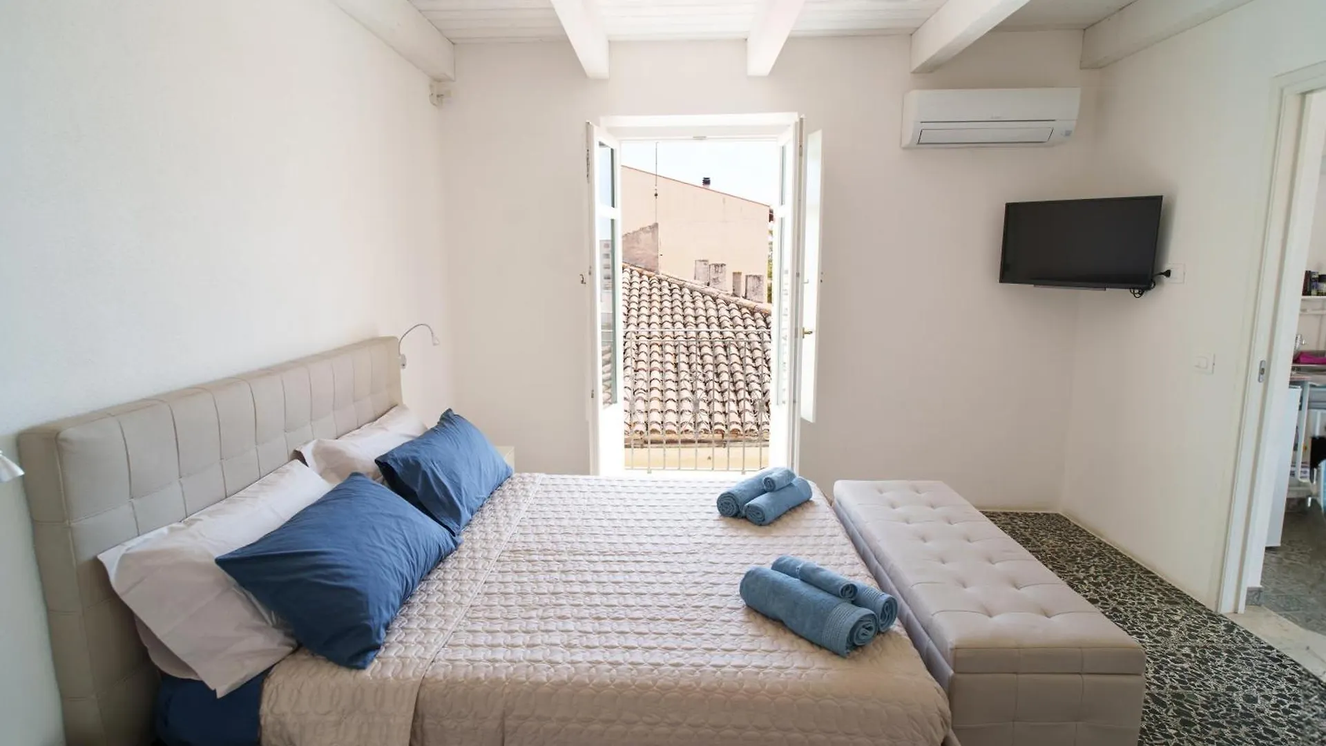 Palazzo Iolei - Zia Gigetta Hotel Olbia 0*,  Italy